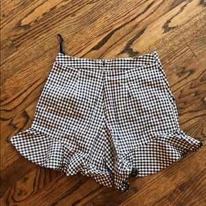 Gingham ruffle shorts